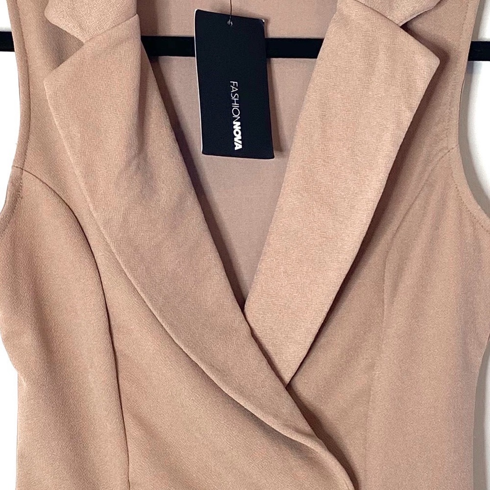 ⭐️NWT⭐️ FASHION NOVA Collared Bodysuit Blouse -Tan - Picture 3 of 6